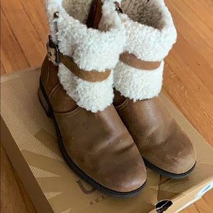 UGG Blayne II boots size 8